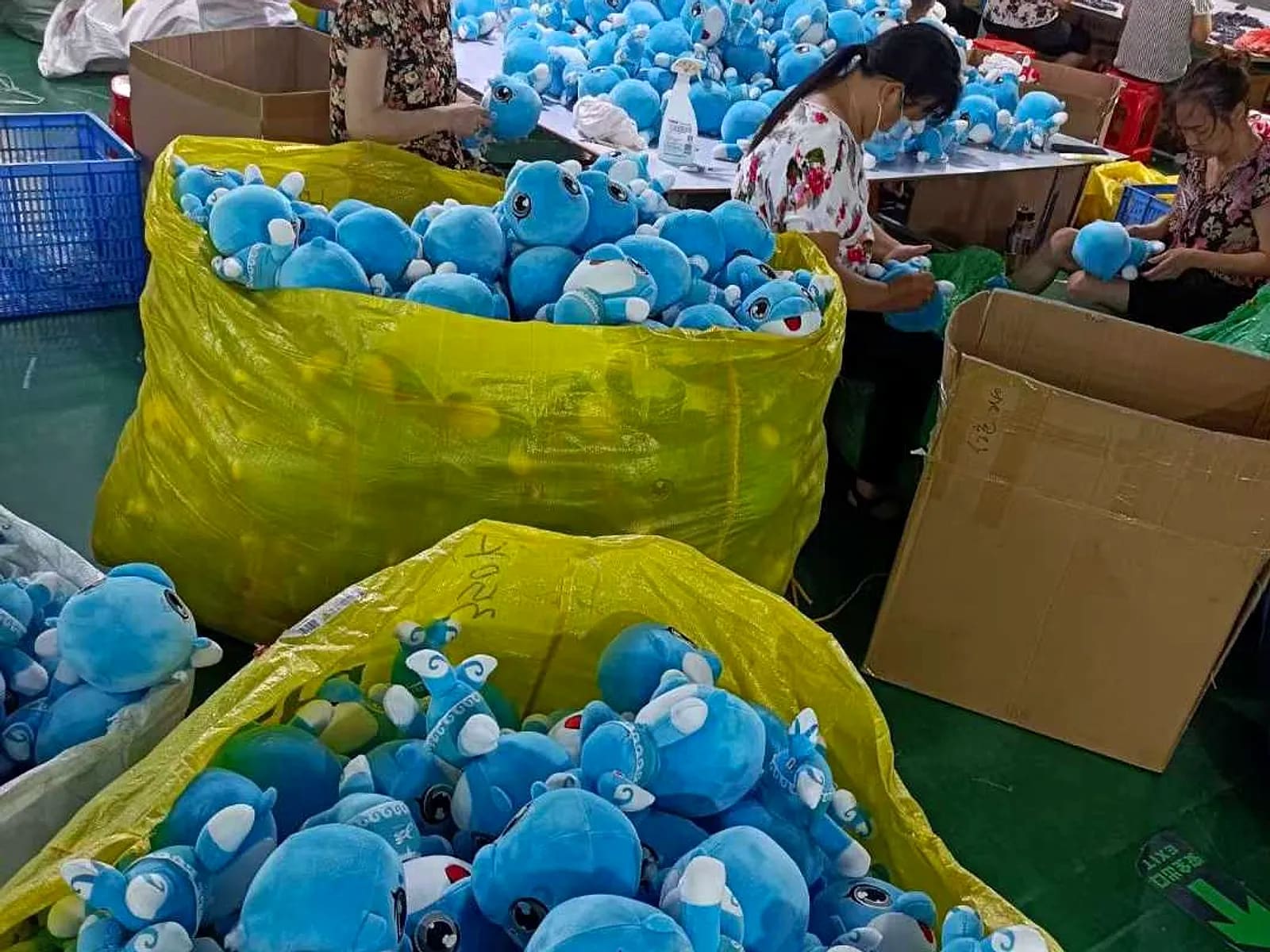 深圳にあるCustom Plush Toy Factoryの生産現場の写真